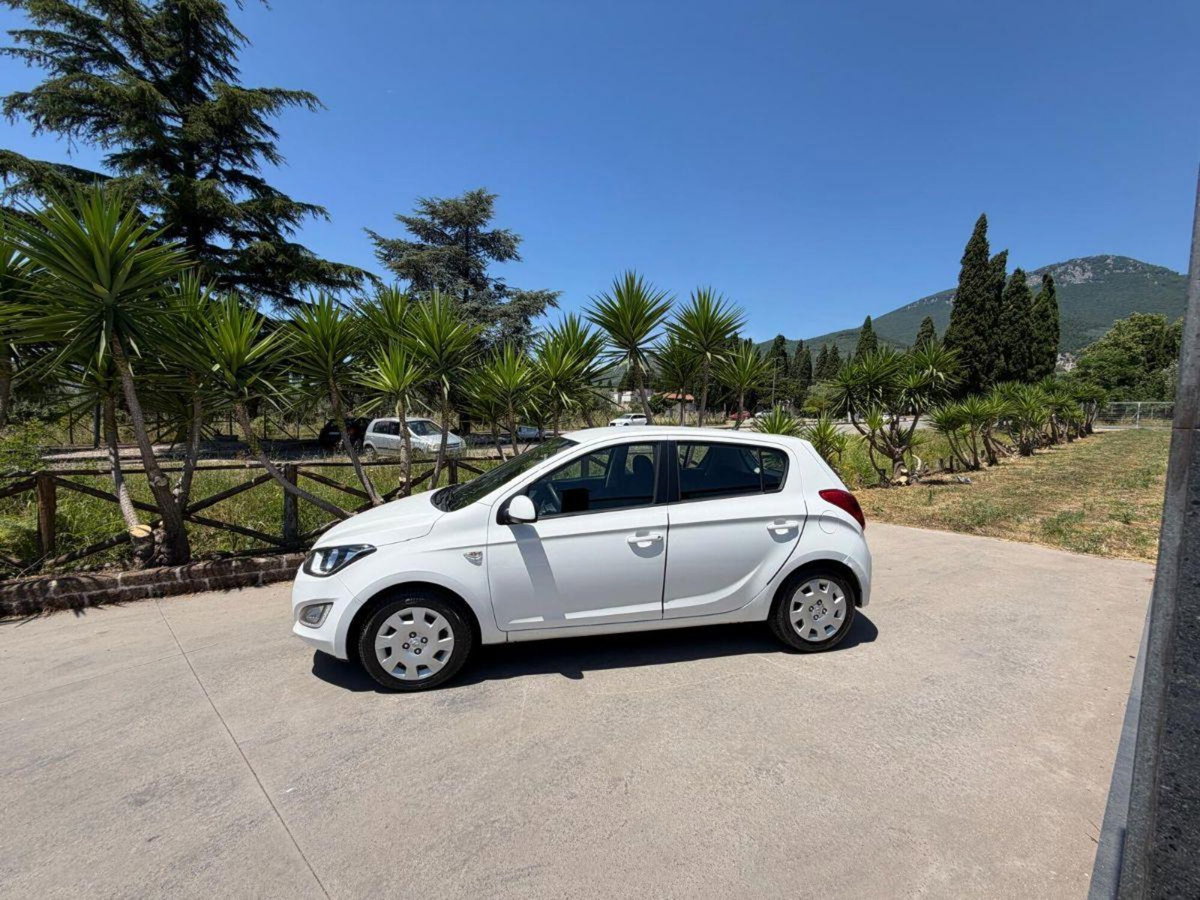 Hyundai i20 1.1 CRDi 5p. Sound Edition (2)