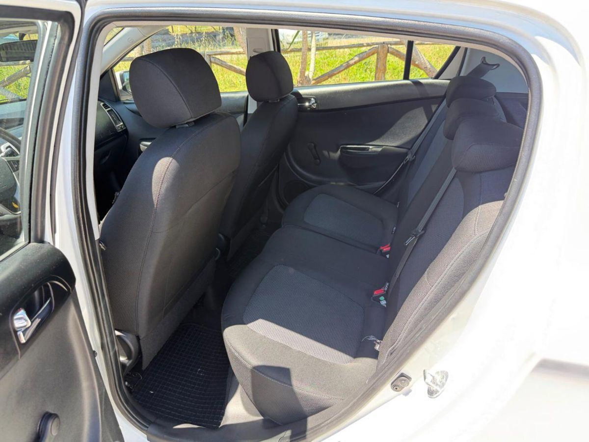 Hyundai i20 1.1 CRDi 5p. Sound Edition (8)