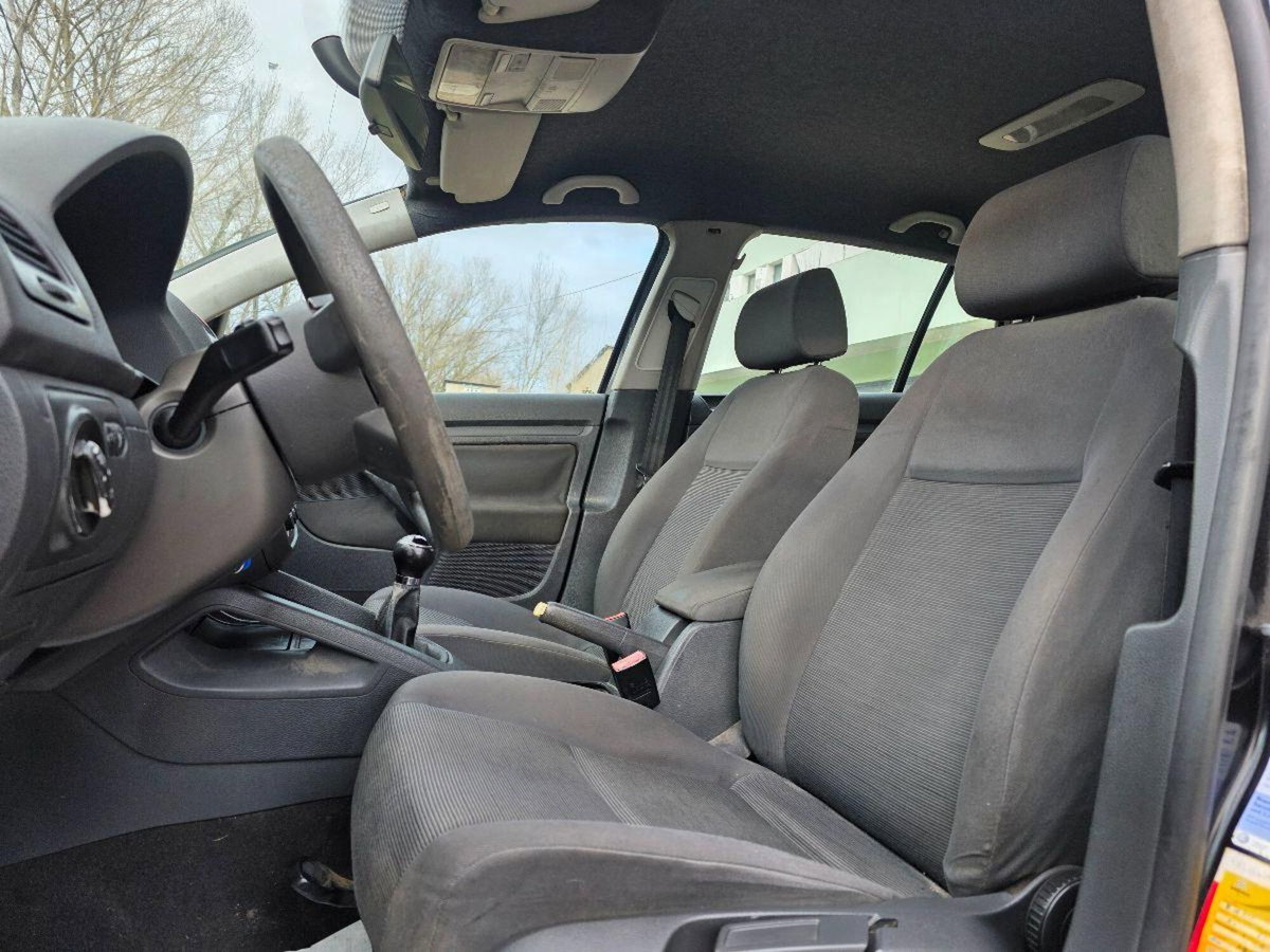 Volkswagen Golf 1.9 TDI 5p. Sportline (15)