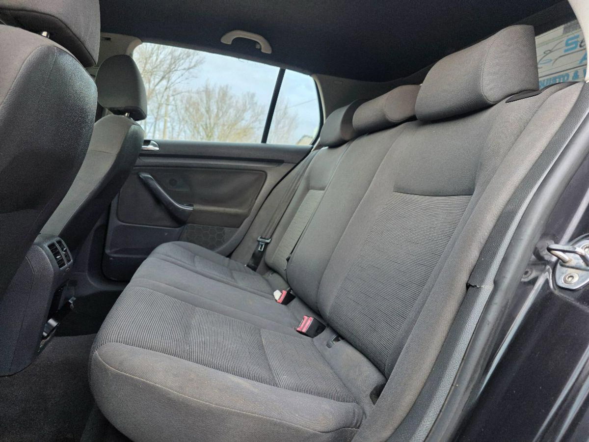 Volkswagen Golf 1.9 TDI 5p. Sportline (17)