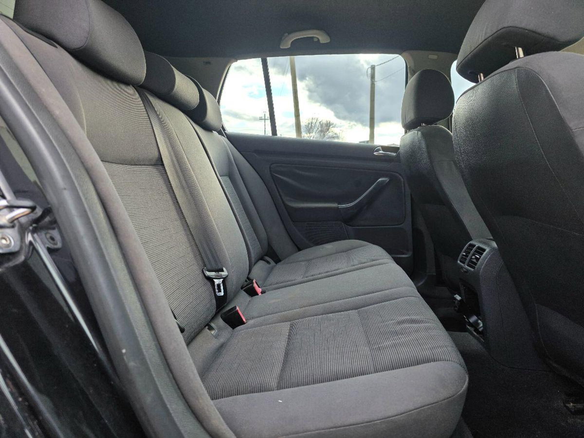 Volkswagen Golf 1.9 TDI 5p. Sportline (18)
