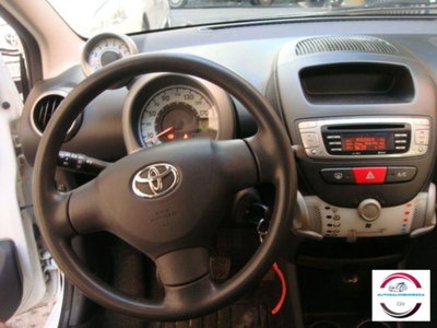 Toyota Aygo 1.0 12V VVT-i 5 porte Lounge (11)