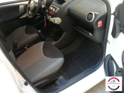 Toyota Aygo 1.0 12V VVT-i 5 porte Lounge (12)