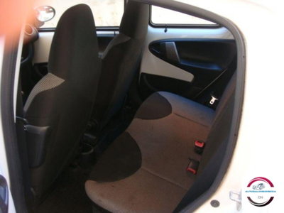 Toyota Aygo 1.0 12V VVT-i 5 porte Lounge (7)