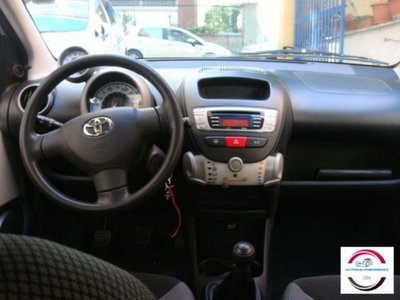 Toyota Aygo 1.0 12V VVT-i 5 porte Lounge (8)