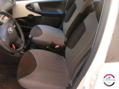 Toyota Aygo 1.0 12V VVT-i 5 porte Lounge (9)
