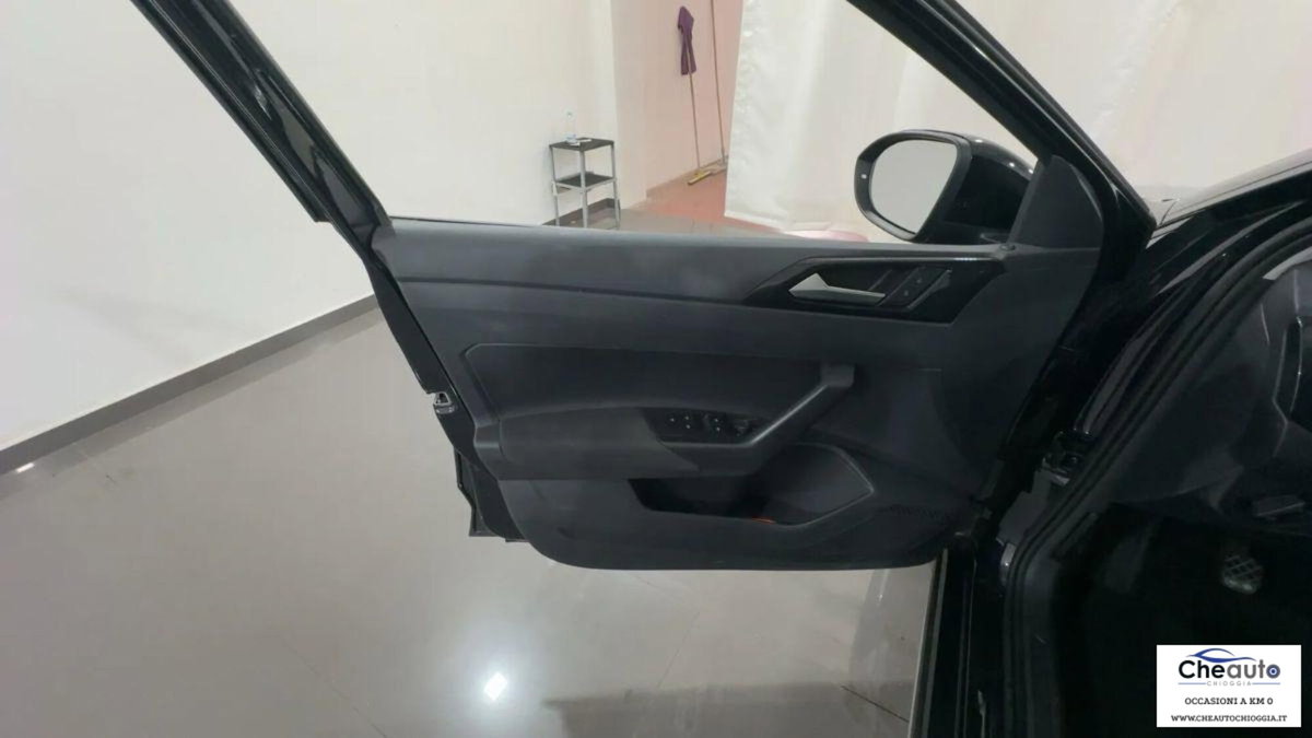 Volkswagen Taigo 1.0 tsi Life 115cv (14)