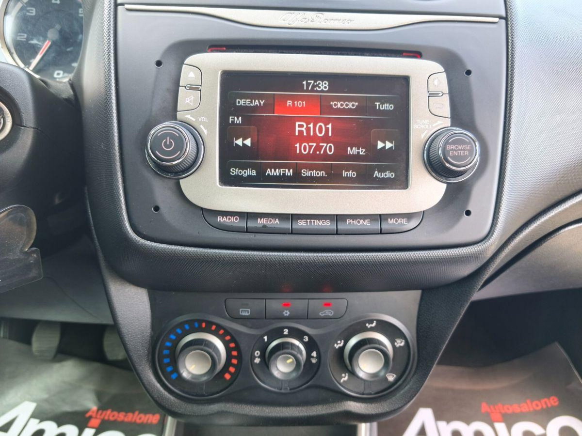 Alfa Romeo MiTo 1.3 JTDm 85 CV S&S Distinctive (14)