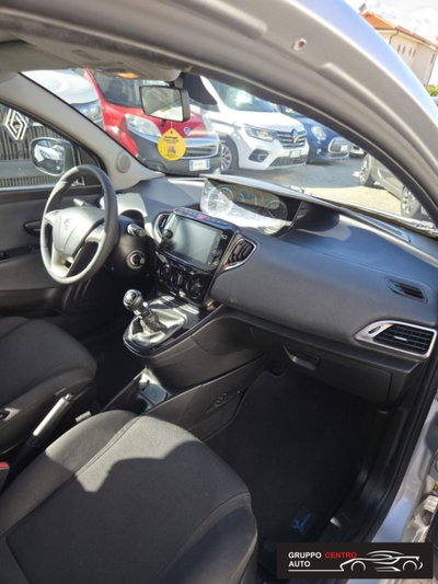 Lancia Ypsilon 1.2 69 CV 5 porte GPL Ecochic Silver (20)