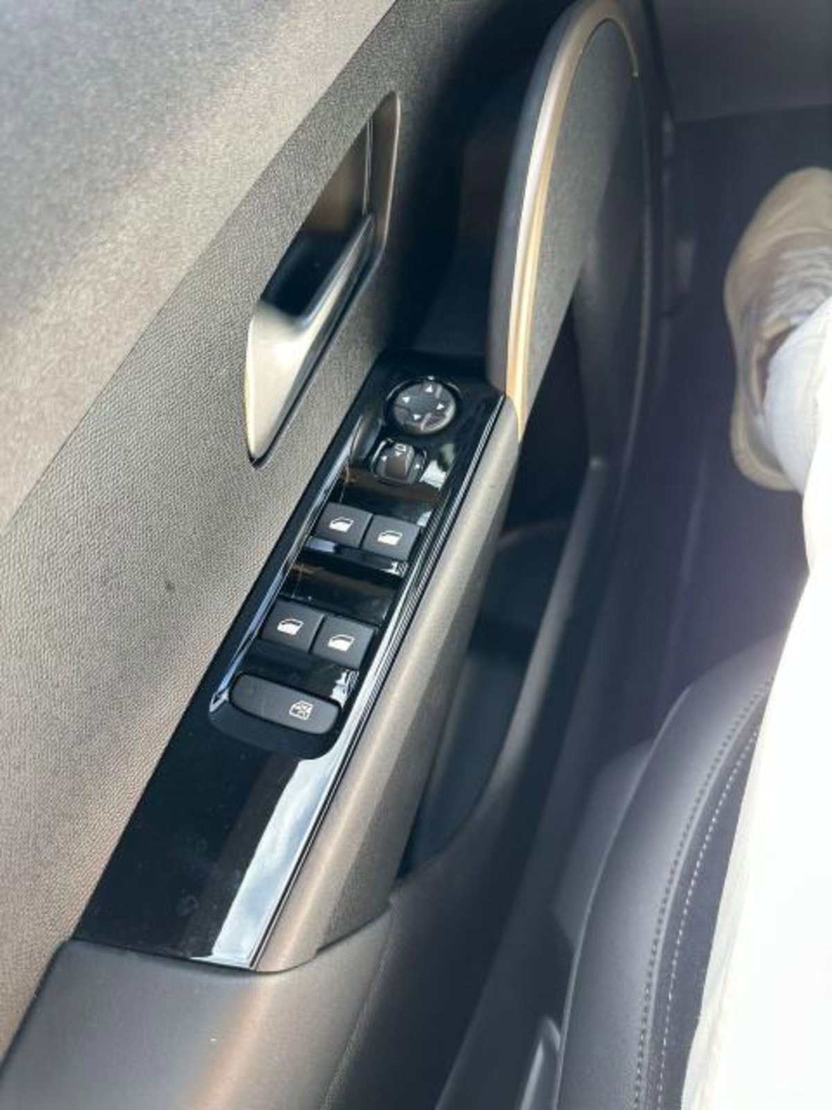 Lancia Ypsilon 1.2 100cv (6)