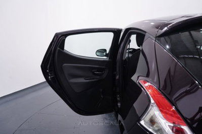 Lancia Ypsilon 1.2 69 CV 5 porte Elefantino (19)