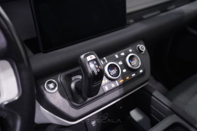 Land Rover Defender 110 2.0 SD4 240CV AWD Auto (17)