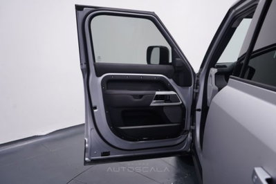 Land Rover Defender 110 2.0 SD4 240CV AWD Auto (9)