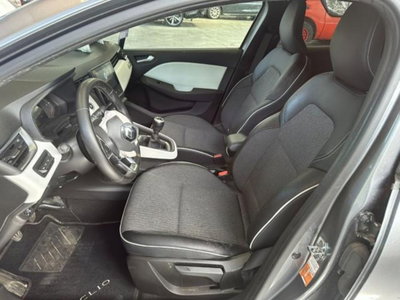 Renault Clio 1.0 tce Techno Gpl 100cv (10)