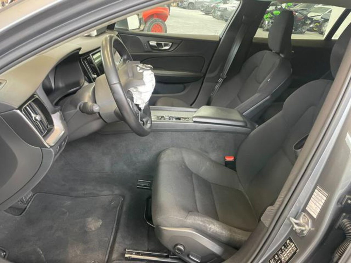 Volvo V60 B4 (d) Geartronic Momentum Business Pro (10)
