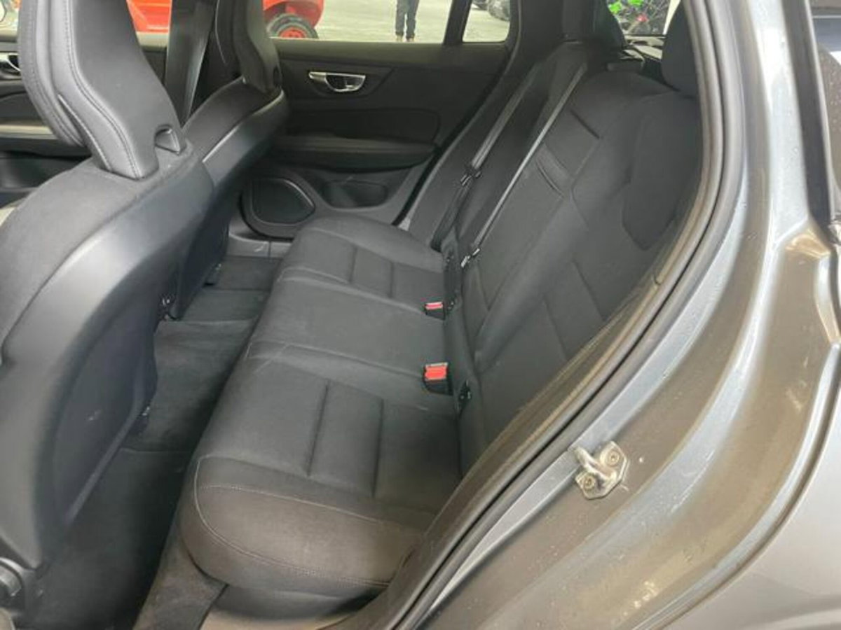 Volvo V60 B4 (d) Geartronic Momentum Business Pro (11)