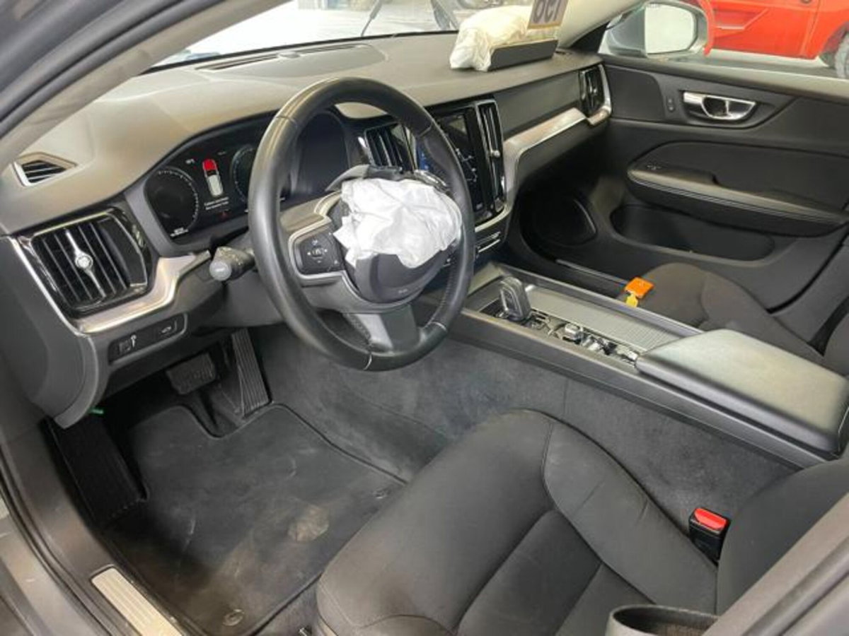 Volvo V60 B4 (d) Geartronic Momentum Business Pro (12)