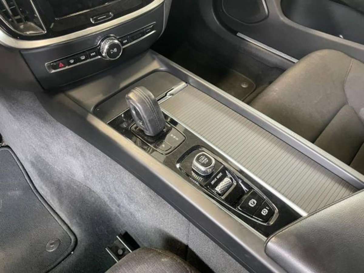 Volvo V60 B4 (d) Geartronic Momentum Business Pro (16)