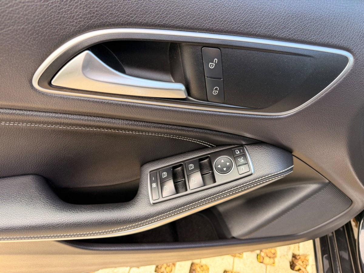 Mercedes-Benz Classe A 180 d Sport (12)