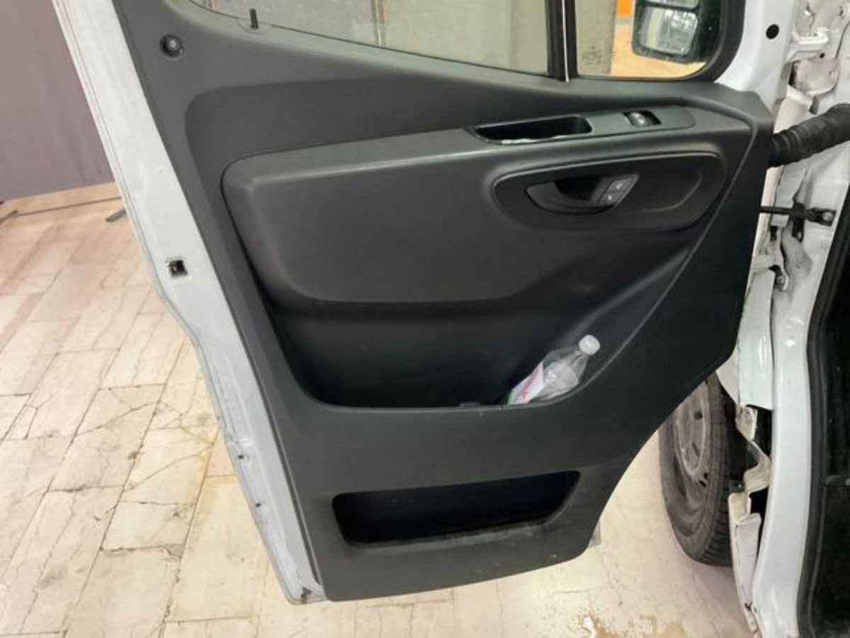 Mercedes-Benz Sprinter F39/33 311 CDI FWD TA Furgone (16)