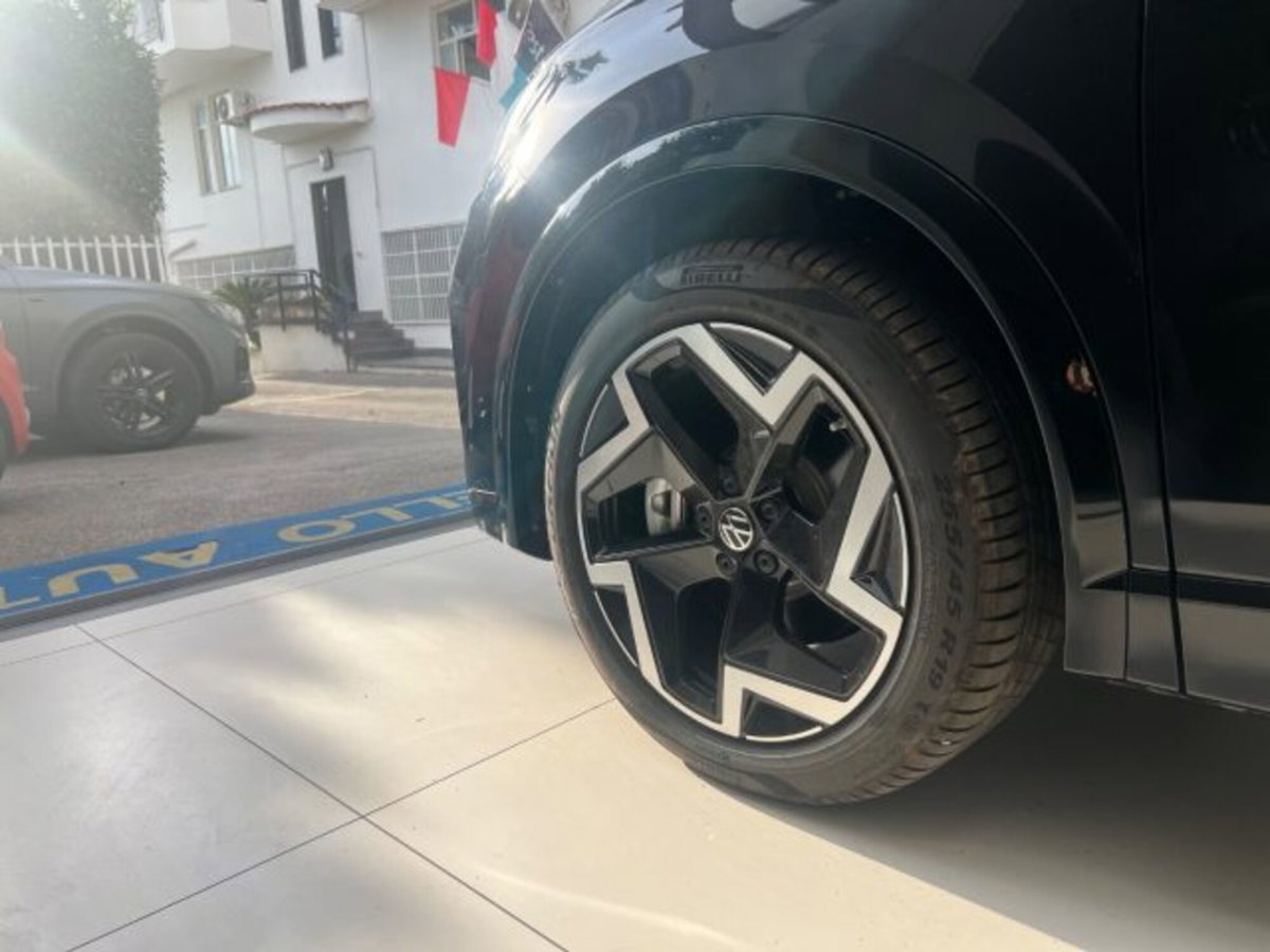 Volkswagen Tiguan Allspace 2.0 tdi R-Line 150cv dsg (20)