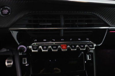 Peugeot 2008 PureTech 130 S&S EAT8 GT Line (13)