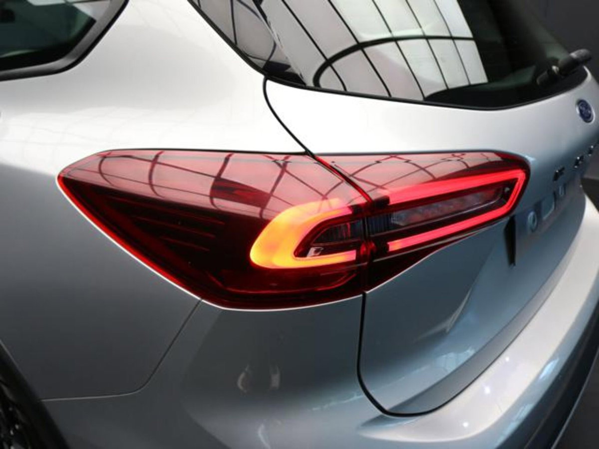 Ford Focus Station Wagon 1.0 EcoBoost Hybrid 125 CV Powershift SW Active Design (11)
