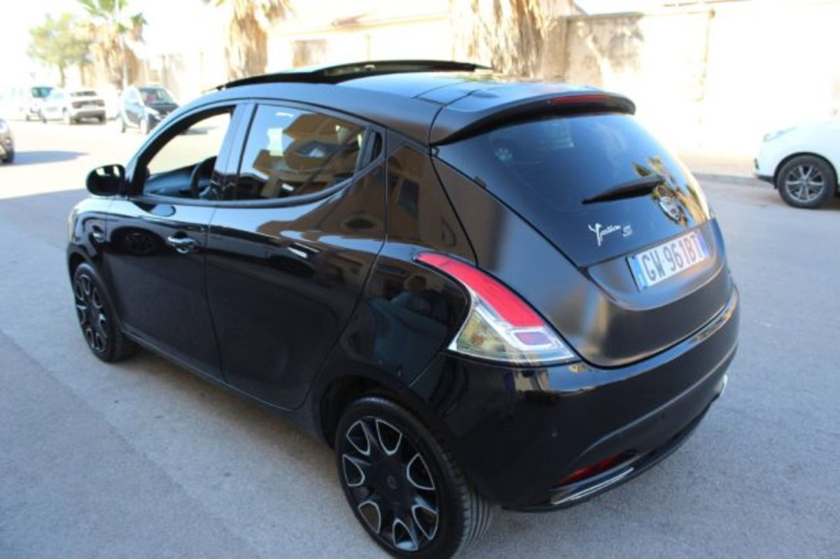 Lancia Ypsilon 1.3 MJT 16V 95 CV 5 porte S&S S Momodesign (3)