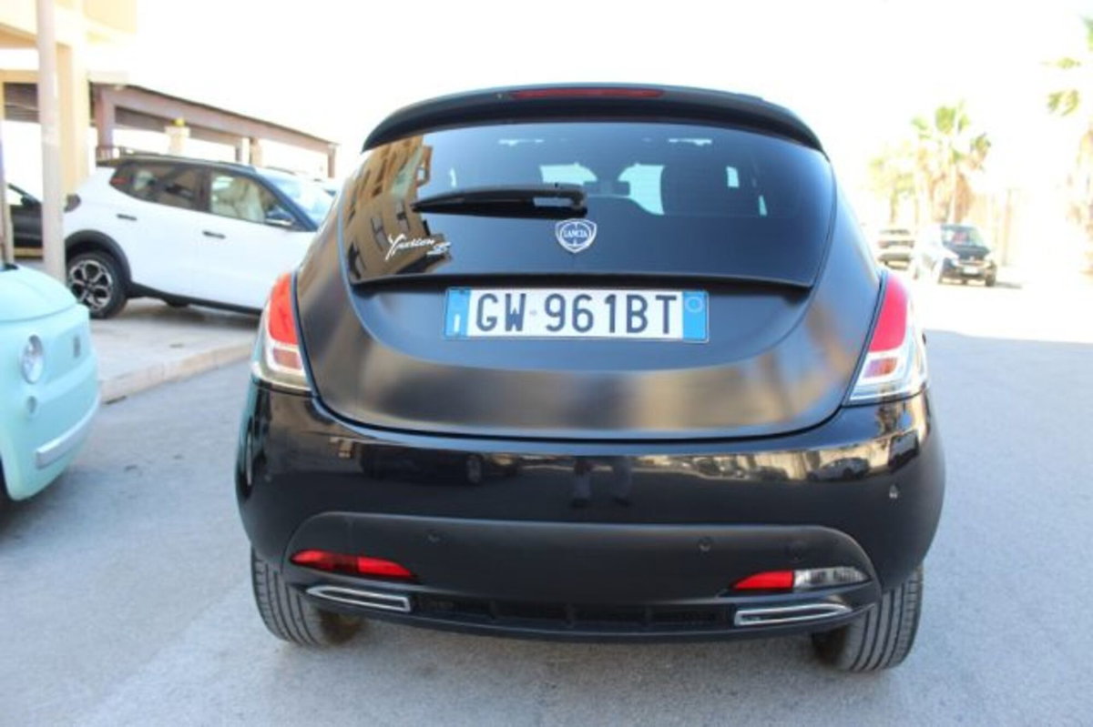Lancia Ypsilon 1.3 MJT 16V 95 CV 5 porte S&S S Momodesign (4)