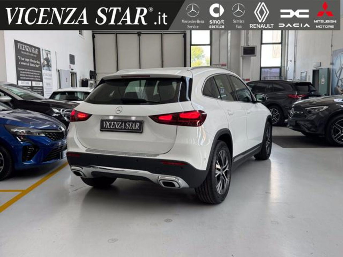 Mercedes-Benz GLA SUV 200 Advanced auto (2)