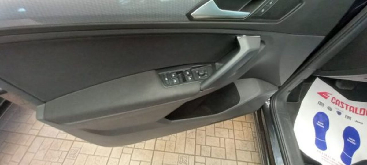 Volkswagen Tiguan 2.0 TDI 150 CV SCR DSG 4MOTION Life (10)
