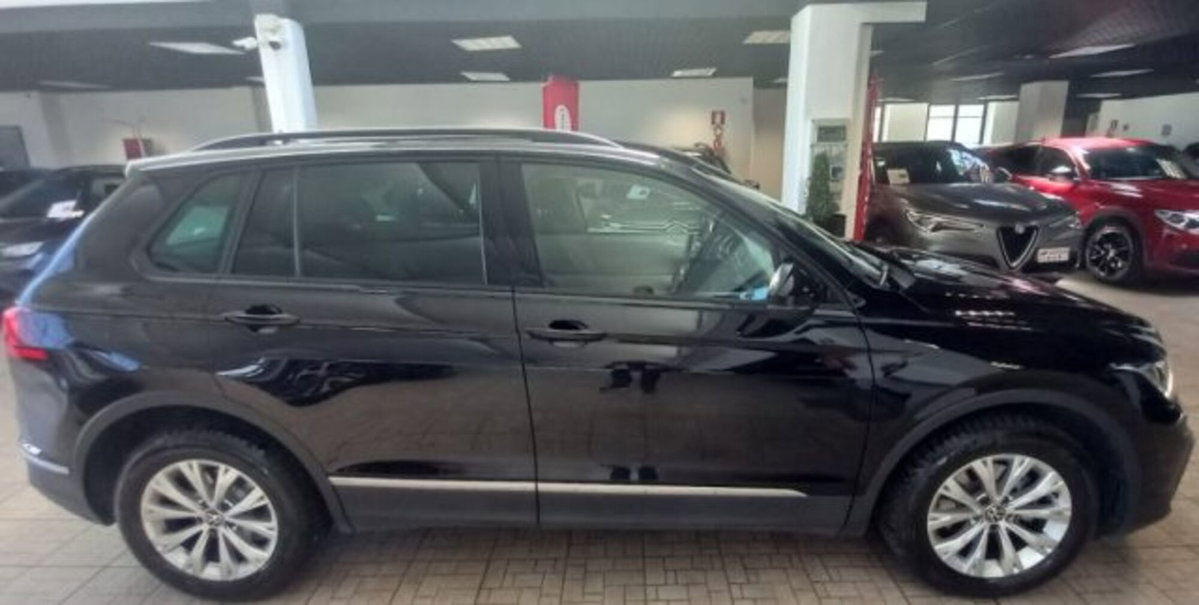 Volkswagen Tiguan 2.0 TDI 150 CV SCR DSG 4MOTION Life (2)