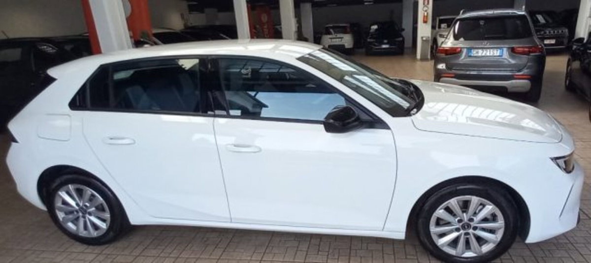 Opel Astra 1.5 Turbo Diesel 130 CV Edition (2)