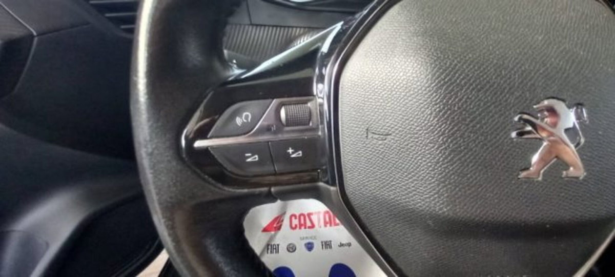 Peugeot 208 1.2 puretech Active s&s 75cv (11)