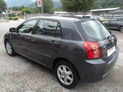 Toyota Corolla Verso 2.0 tdi D-4D (3)