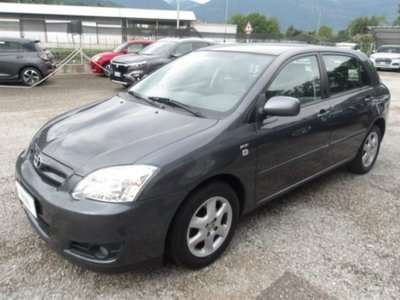 Toyota Corolla Verso 2.0 tdi D-4D (4)