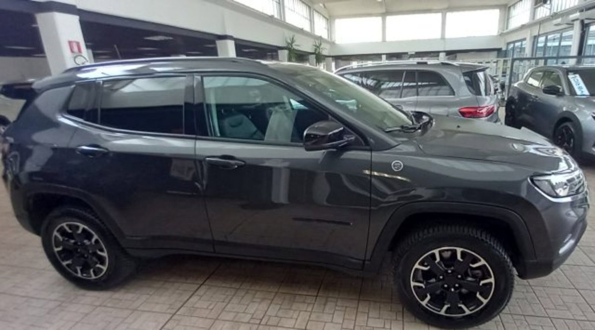 Jeep Compass 1.3 T4 240CV PHEV AT6 4xe Trailhawk (2)