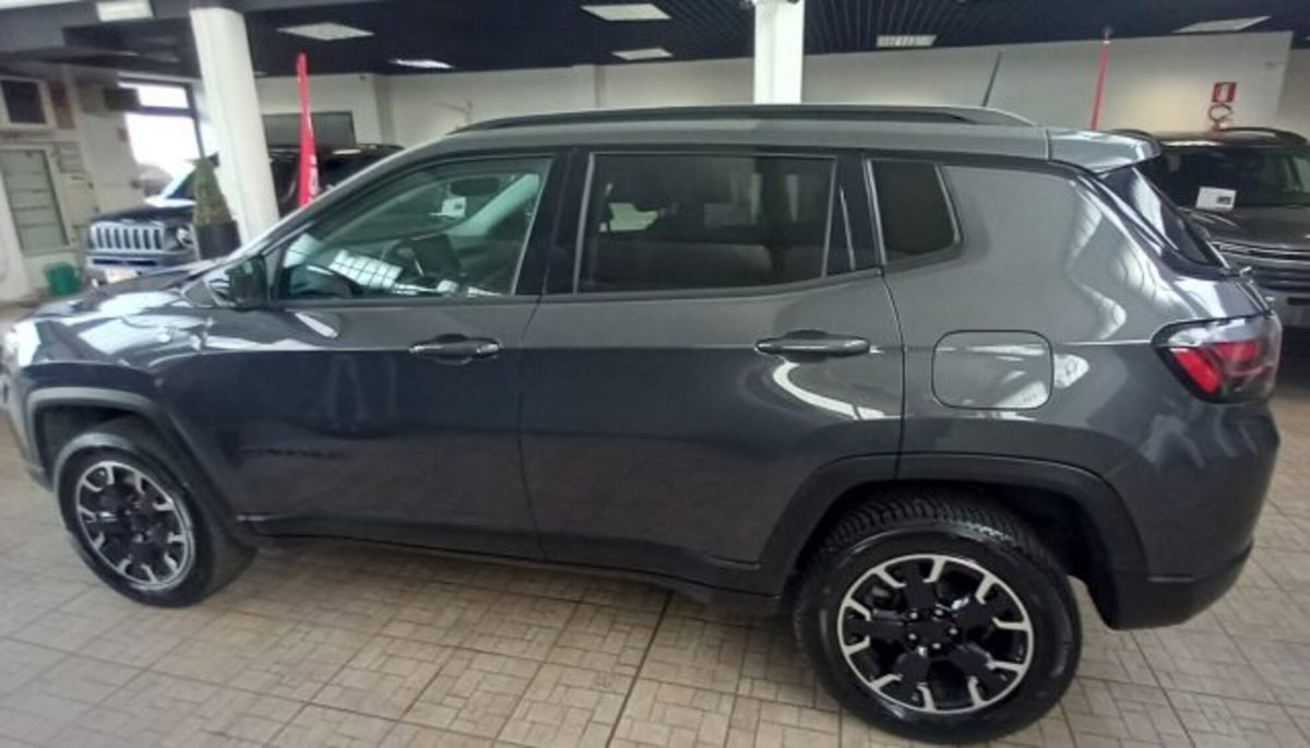Jeep Compass 1.3 T4 240CV PHEV AT6 4xe Trailhawk (4)