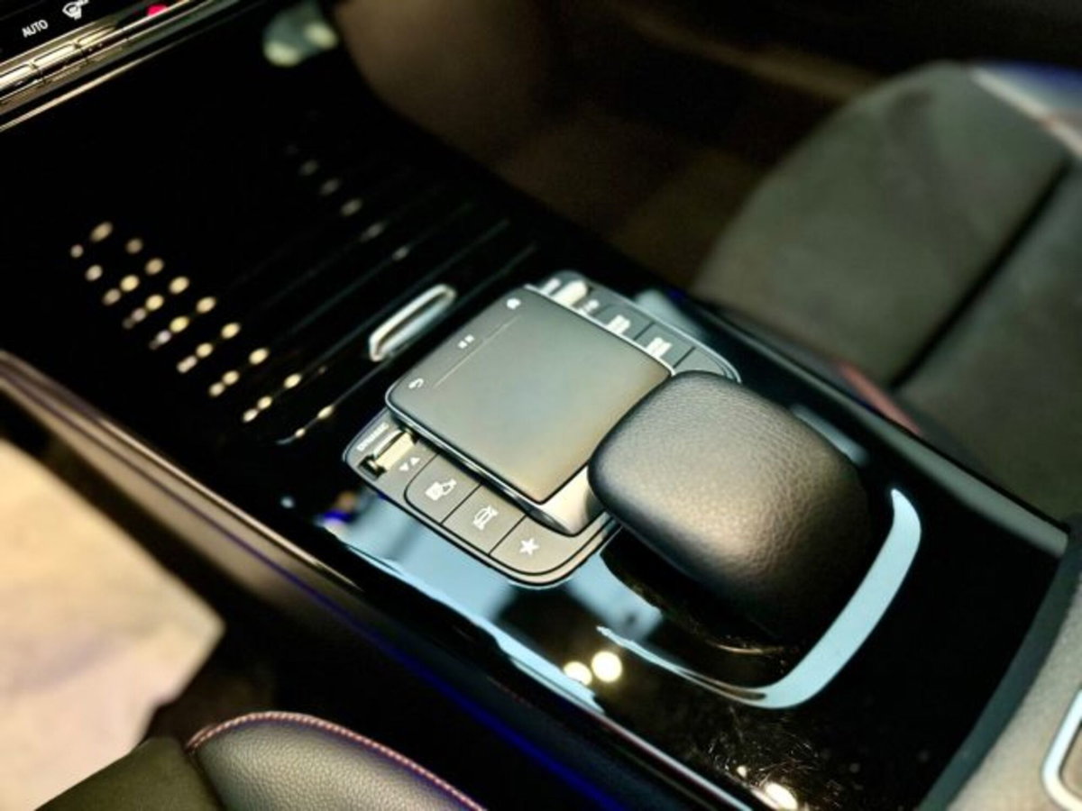 Mercedes-Benz Classe A Sedan 250 e Automatic EQ-Power 4p. Premium (18)
