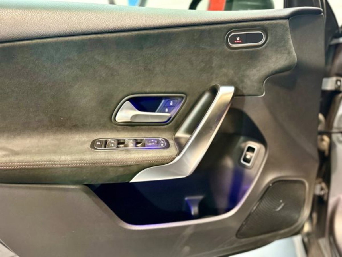 Mercedes-Benz Classe A Sedan 250 e Automatic EQ-Power 4p. Premium (19)