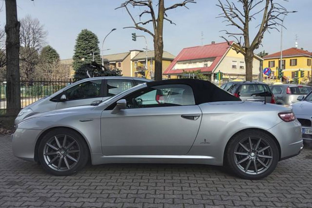 Alfa Romeo Spider 2.2 JTS (10)