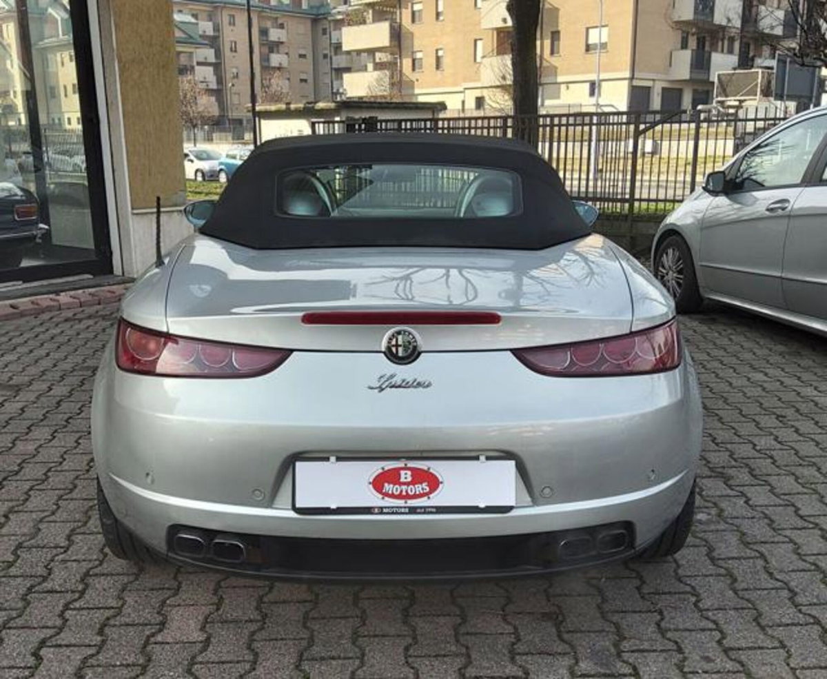 Alfa Romeo Spider 2.2 JTS (11)