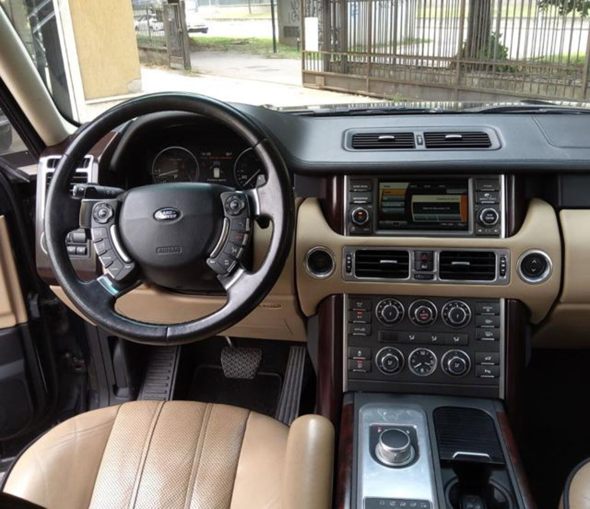 Land Rover Range Rover 4.4 TDV8 Autobiography (6)