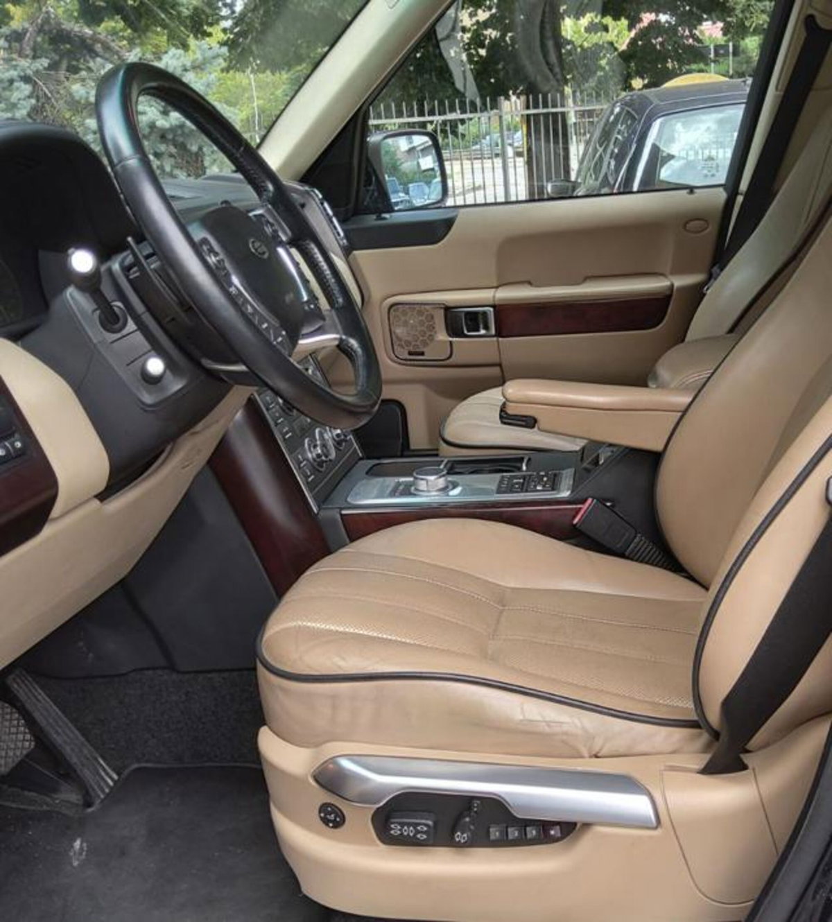 Land Rover Range Rover 4.4 TDV8 Autobiography (9)