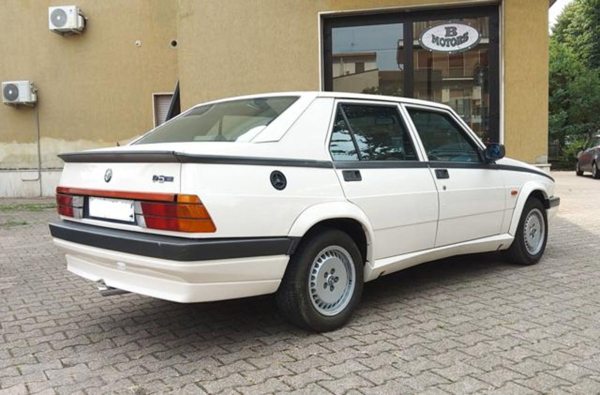 Alfa Romeo 75 2.0i Twin Spark (2)