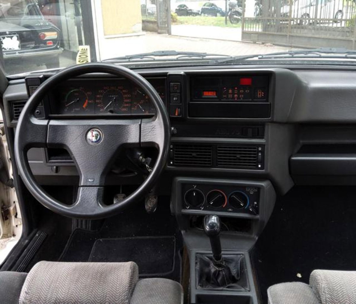 Alfa Romeo 75 2.0i Twin Spark (6)