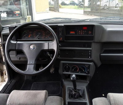 Alfa Romeo 75 2.0i Twin Spark (6)