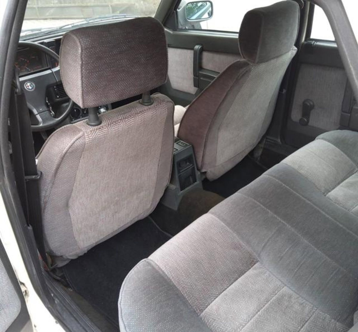 Alfa Romeo 75 2.0i Twin Spark (8)