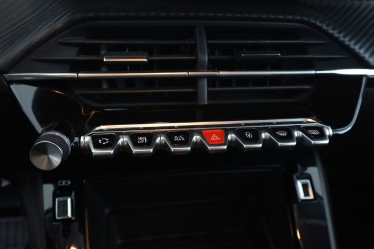Peugeot 208 PureTech 100 Stop&Start EAT8 5 porte Allure Pack (13)