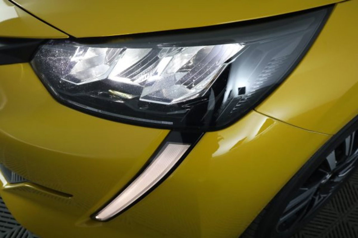 Peugeot 208 PureTech 100 Stop&Start EAT8 5 porte Allure Pack (9)